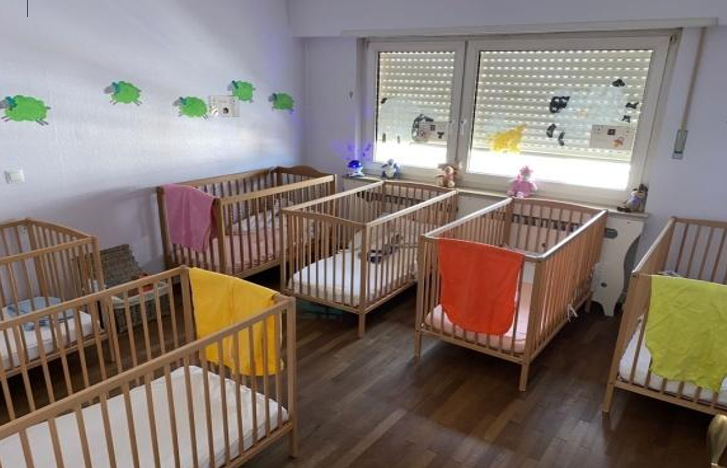 Dortoir bébé de la crèche Le Pays Imaginaire à Soleuvre